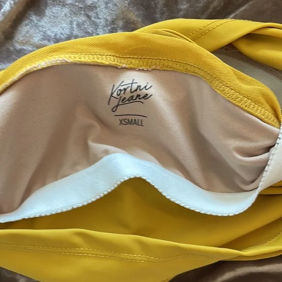 Kortni Jeane Swimsuit top - Picture 3 of 3